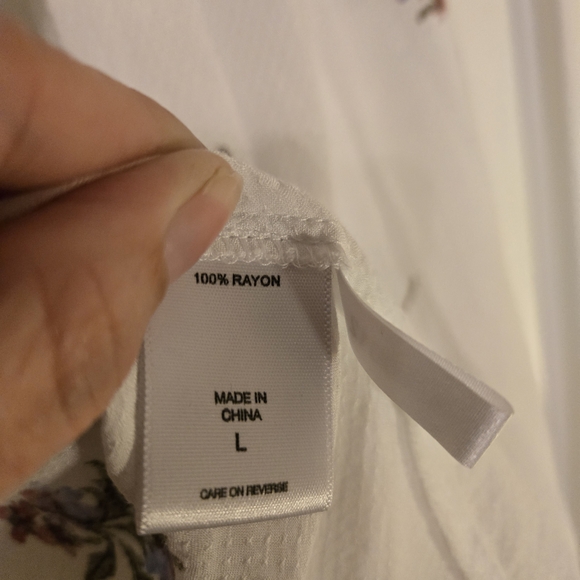 Soho White Floral Blouse - Picture 6 of 6